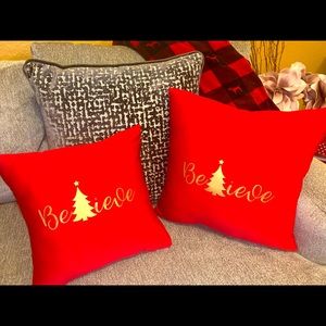 Red and Gold zipper cushion perfect for the holiday.